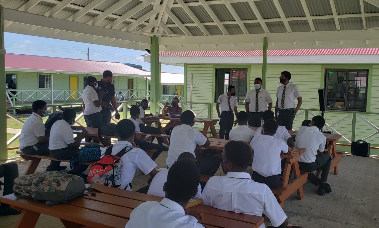 Aprovechando el momento para el ministerio en las escuelas secundarias 