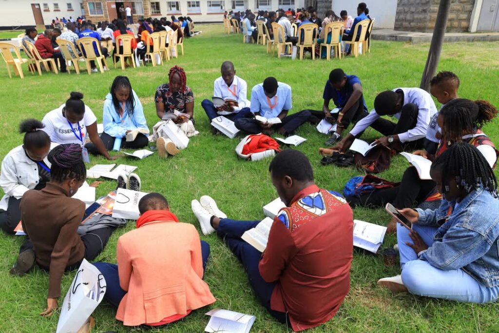 Kenya, students, student Bible study